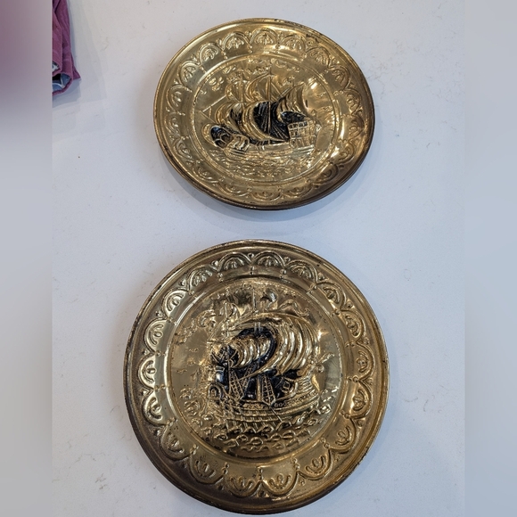 Vintage 1960 wall ship plates brass made in England - Picture 9 of 12